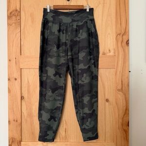 Old Navy High Waisted PowerSoft Pocket Camouflage Jogger Pants Large